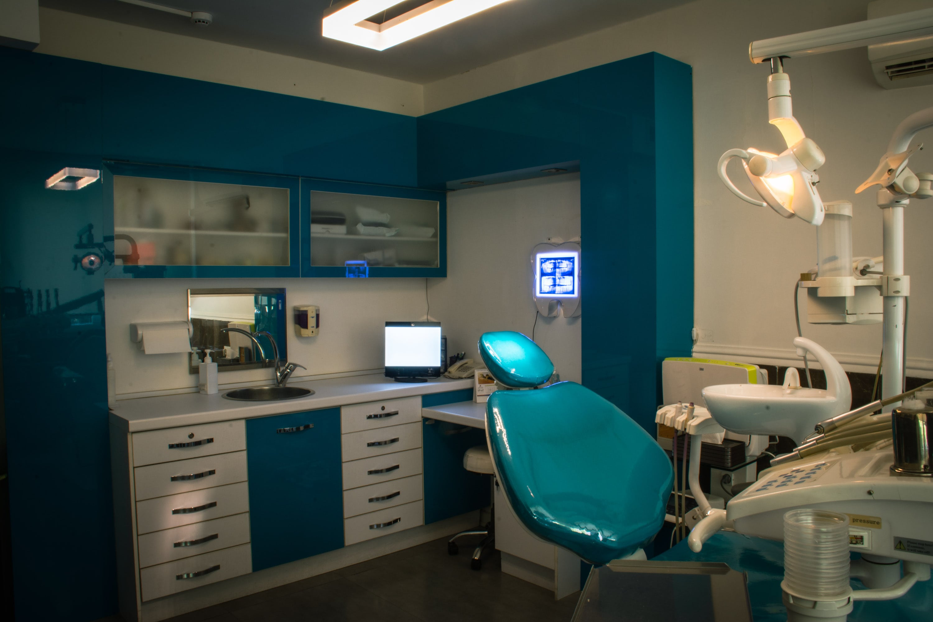 بخش تخصصی کلینیک دندان پزشکی دریای نور واقع در مرکز شهر تهران.jpg