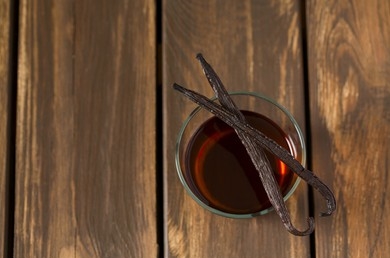 vanilla-extract-on-wooden-surface-260nw-1336405115.jpg