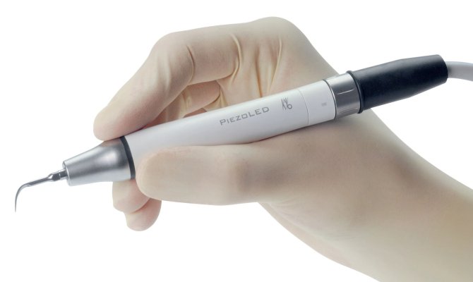 Ultrasonic scaler.jpg Ultrasonic scaler.jpg